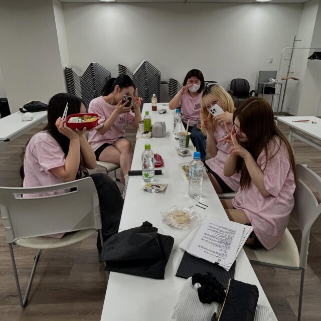 ロゼ&ビューティーです🌸
⁡
⁡
ジェルネイル💅初級
⁡
検定試験に向けて🧐
⁡
⁡
ランチタイム🍙
好きなもの食べて、午後からも集中~
⁡
⁡
次は中級ですね！
⁡
⁡
ファイト〜❗️
⁡
⁡
⁡
⁡
⁡
⁡
⁡
⁡
⁡
⁡
⁡
#ＡＯエントリー受付け
#学費が安い
#ジェル検定合格
#ネイリスト
#着付け
#シャンプー授業
#アイデザイナー
#美容学校
#美容専門学校
#大阪　美容学校
#美容師免許
#資格
#まつ毛エクステ
#美容師
#メイク　ヘアメイク
#ネイル　
#美容業界就職率100%
#少人数制
#週に３〜4回の授業
#合格率　就職率
#リモート面談