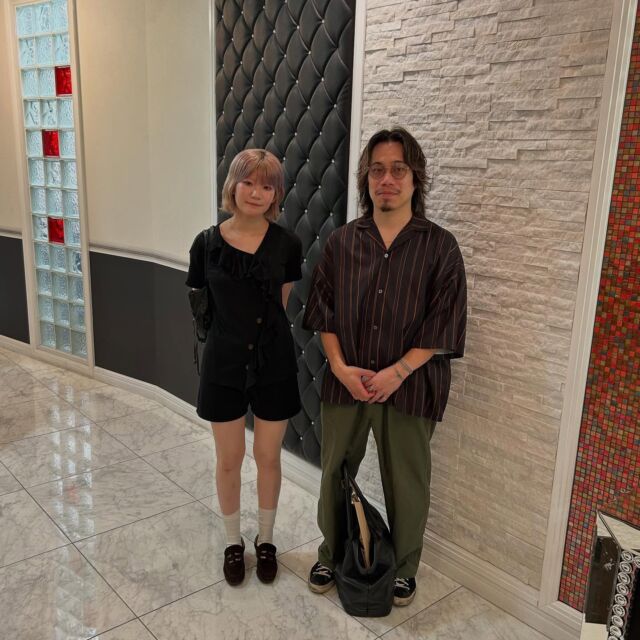 ロゼ&ビューティーです🌸
⁡
卒業生とサロンの大先輩です🌟
⁡
⁡
美容師アシスタントとして頑張っています！
⁡
⁡
真面目で実習や学科も、1番目指して
取り組んでいましたね^_^
⁡
⁡
また顔😃見せに来てくださいね♪
⁡
⁡
⁡
⁡
⁡
⁡
#学費が安い
#ジェル検定
#ネイリスト
#着付け
#アイデザイナー
#美容学校
#美容専門学校
#大阪美容学校 
#美容師免許
#まつ毛エクステ
#美容師
#ヘアメイク 
#ネイル　
#美容業界就職率100%
#少人数制
#資格がたくさん取得
