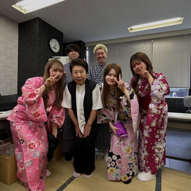 ロゼ&ビューティーです🌸
⁡
浴衣👘着付け授業です😄
⁡

皆んな、可愛い🩷ね

ロゼ美が誇る、着付け講師

萩原先生とお弟子さんたちが、今年度も

担当してくれます

次週も楽しみですね😊
⁡
⁡
⁡
⁡
⁡
#学費が安い
#ジェル検定
#ネイリスト
#着付け
#アイデザイナー
#美容学校
#美容専門学校
#大阪美容学校 
#美容師免許
#まつ毛エクステ
#美容師
#ヘアメイク 
#ネイル　
#美容業界就職率100%
#少人数制
#資格がたくさん取得