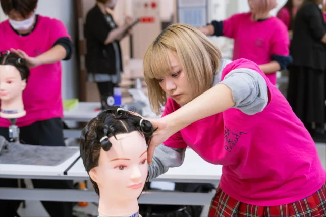 オールウェーブ授業

１年生の様子🌸

まだまだ始まったばかりです

あきらめない
めげない

ファイト❣️

#学費が安い
#ネイリスト
#着付け
#アイデザイナー
#美容学校
#美容専門学校
#大阪美容学校 
#美容師免許
#まつ毛エクステ
#美容師
#ヘアメイク 
#ネイル　
#美容業界就職率100%
#少人数制
#資格がたくさん取得